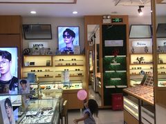 -光明眼镜·蔡司授权(徐泾店)