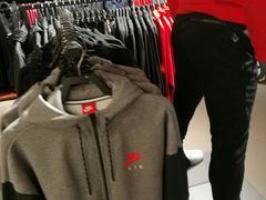 衣服-耐克(恒隆广场店)