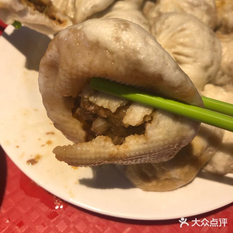 期望有点大，得粘醋吃，单独吃会有点油腻，牛肉大葱的