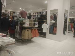 -优衣库(洛阳中州万达广场店)