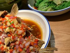 香煎鲫鱼-费大厨辣椒炒肉(万家丽一店)