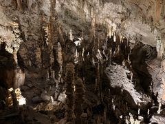 -波斯托伊纳溶洞