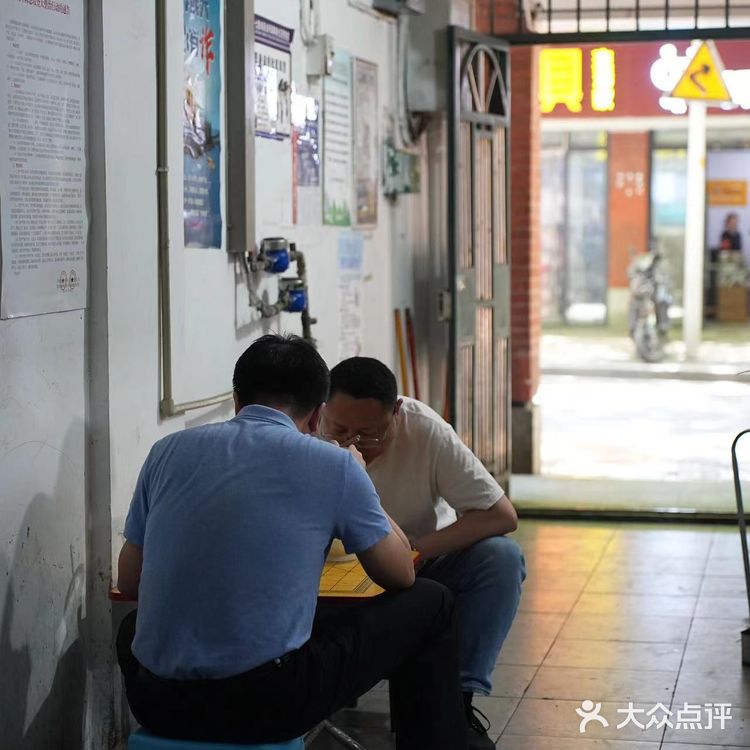 来解放碑必须吃的牛肉面。重庆好吃的面真的很多