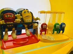 -m豆巧克力世界(上海世茂广场店)