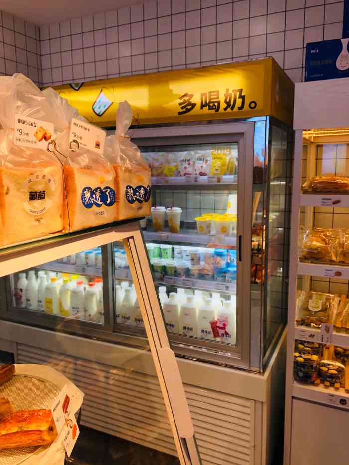 一鸣真鲜奶吧(益乐路店)-"[调皮]位置: 这家店位于益乐路的一楼沿.