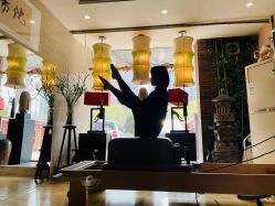 -威思丽高温瑜伽会馆