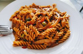 Black Pepper Chicken Spiral Pasta