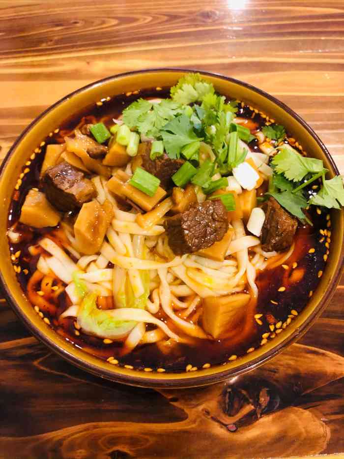 吴记笋子牛肉面手工酸辣粉-"昨天晚上和姐妹回家,不想弄饭就在我们楼