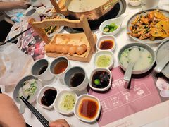 -洪氏嗨捞·广东猪肚鸡·椰子鸡火锅(西咸万象城店)