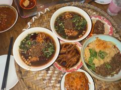 -爆炸头阿姨小四川正宗川味小吃(无任何分店)