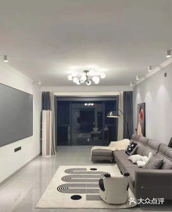 我们在装修房子时候绝大数业主都会做踢脚线，踢脚线有内