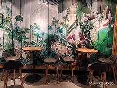 等位区-星巴克(夏日百货店)