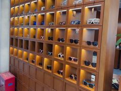 -无奔眼镜·蔡司·依视路授权店(朝阳大悦城店)