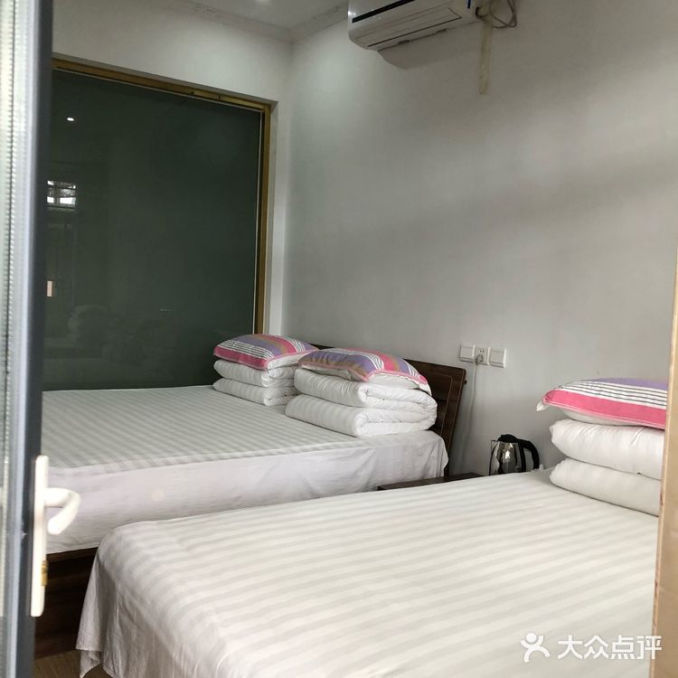 天台养心苑农家院，坐落在蓟县九山顶自然风景区的下营镇