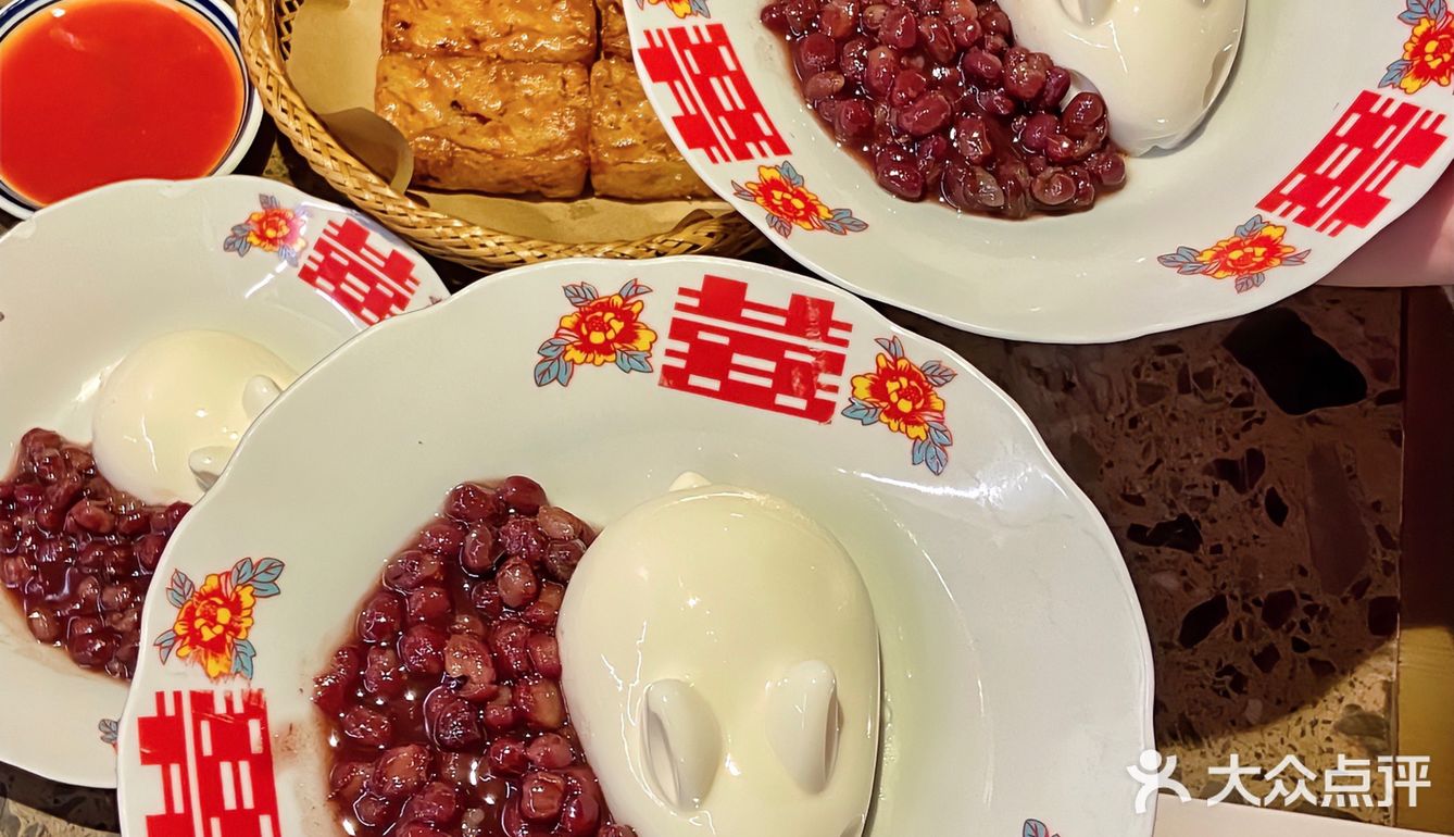 就在汕头酒吧一条街旁边，环境超有潮汕复古风