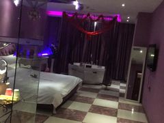 -天鹅恋主题酒店(光谷广场步行街店)