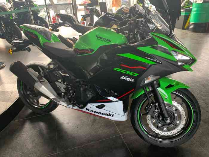 川崎(金港旗舰店)-"三月中旬的一个高温天气去探店 整个汽车园.