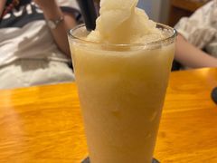 水蜜桃冰沙-长颈鹿咖啡(大学路店)