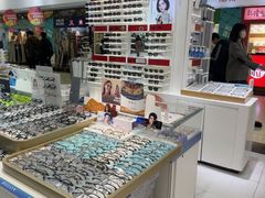 -美式眼镜·授权蔡司.依视路.尼康.豪雅.明月(人民广场店)