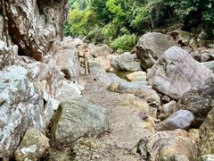 -十万大山布透温泉