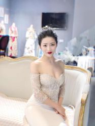 -艾米丽婚纱礼服