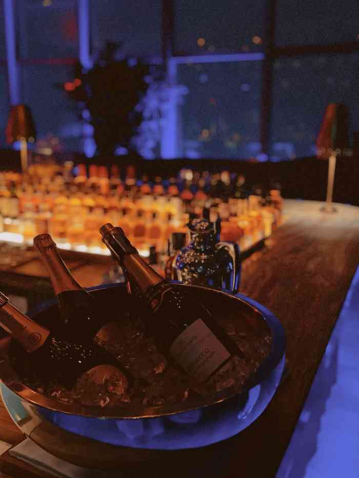 杭州柏悦酒店·潮酒吧-"慕名而来,然而…网红真不少,喝酒十分钟拍.