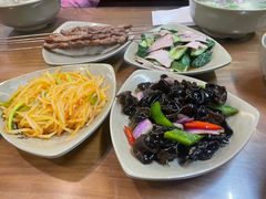 -亮亮面馆(经六路店)