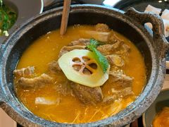 酸木瓜炖牛腩-半山腰·云南菜(侨福芳草地店)