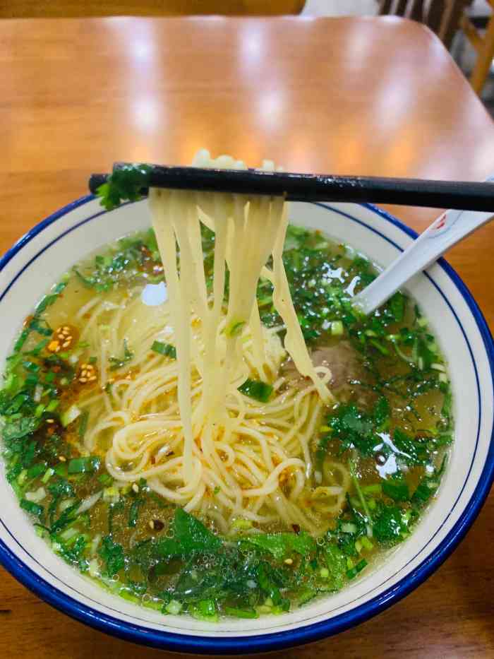 西北楼牛肉面(陶家湾店)-"晚上要找哥们喝酒,之前先垫点儿食儿,路边.