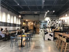 大堂-HELLO 27 意面·沙拉·帕尼尼