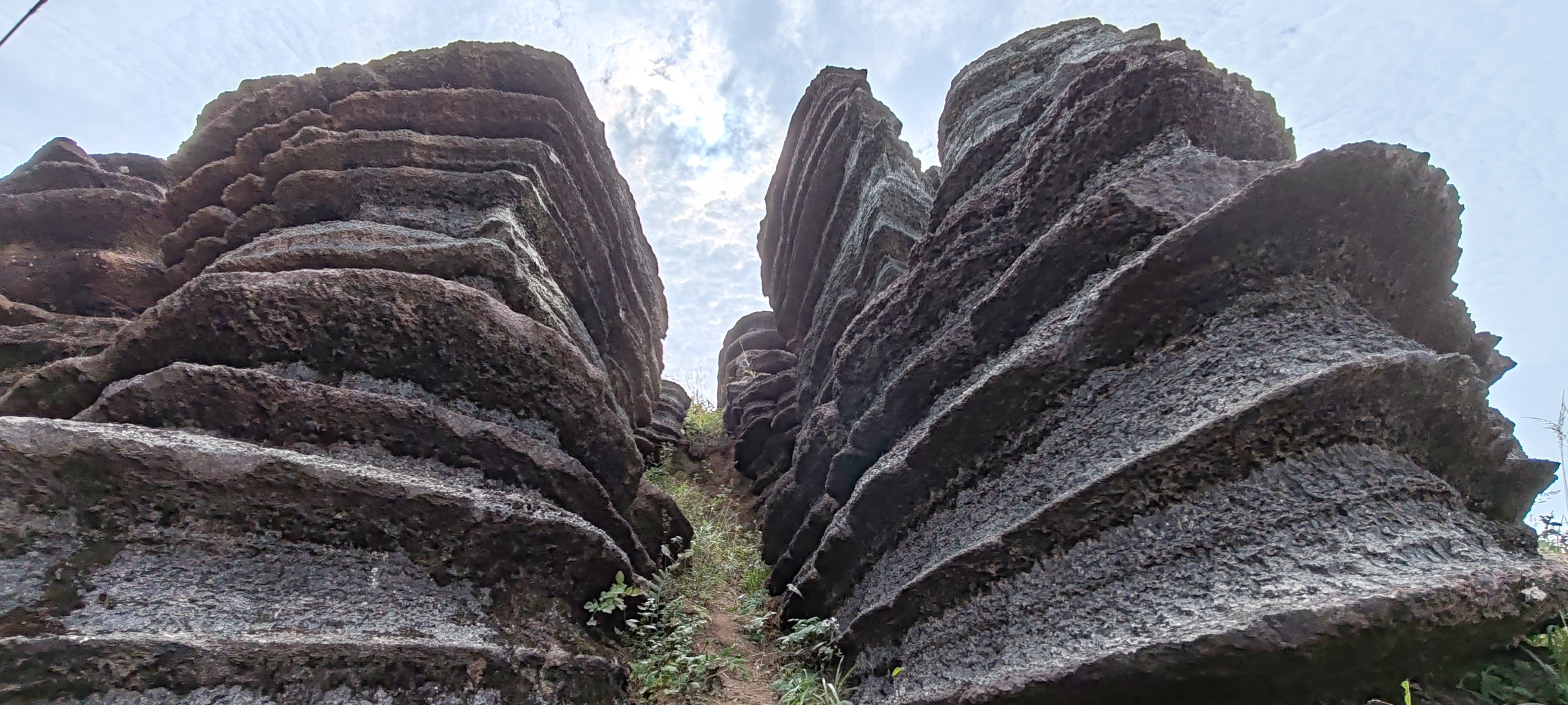 广西火山口地质公园图片