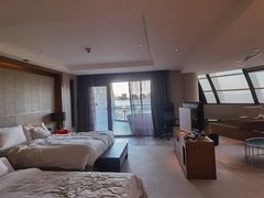 -上海滴水湖皇冠假日酒店