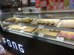 面包甜点陈列柜-芳叔(东方宝泰店)