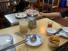 大堂-华哥新鲜猪精品美食