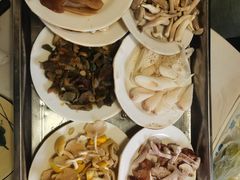 -菌之家·专业纯野生菌火锅·特色炒菌