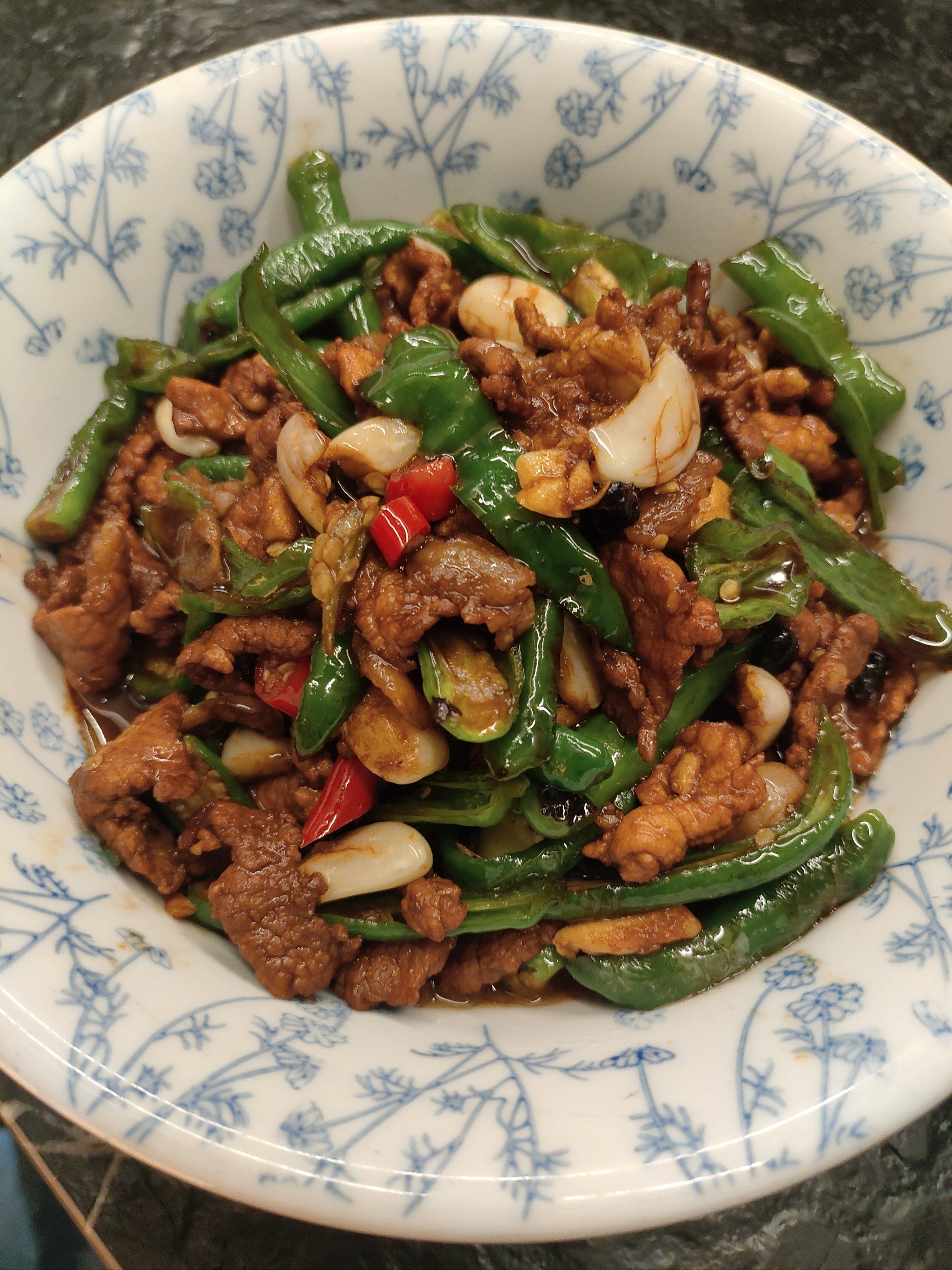 这小炒肉真的是嘎嘎下饭.就是有点辣