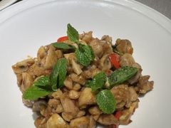 薄荷炒鸡肉-BetterThai 泰加(苏州中心店)