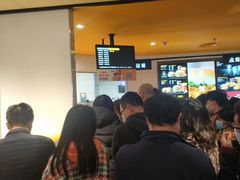 等位区-麦当劳(顾村公园店)