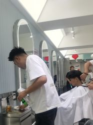 -妃格美发沙龙·烫发·染发