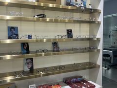 -视野联行眼镜•蔡司•依视路(温江店)