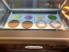 哈根达斯-钱小奴海鲜自助黑金店(杭州滨江龙湖店)