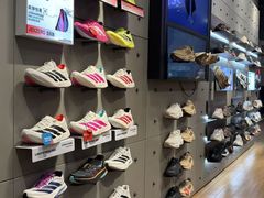 -阿迪达斯(来福士广场运动休闲集合店)
