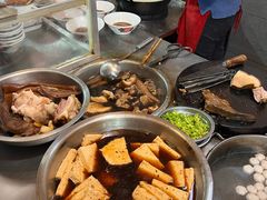 -松树干拌面店