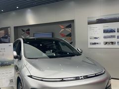 -小鹏汽车(上海静安大融城店)