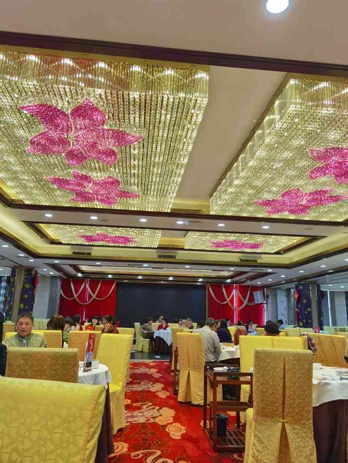 百合豪宴(龙岗店)-"地铁3/5号线的布吉地铁站b出口往前走,.