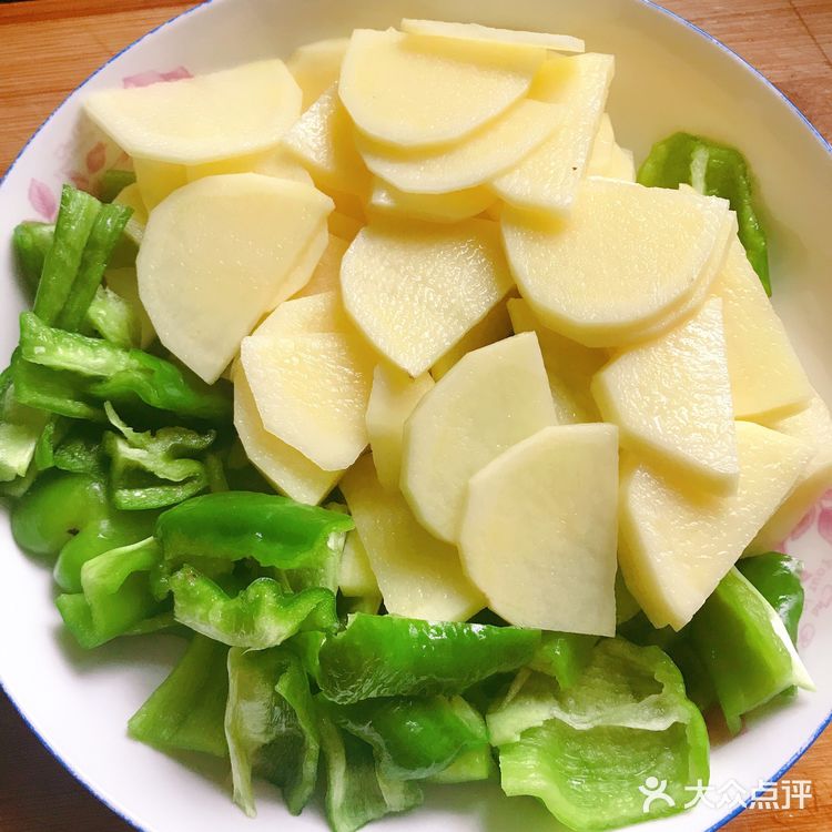 清清白白的土地炒青椒，简单易做。