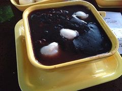 汤圆配芝麻糊红豆沙-满记甜品(岭南新天地店)