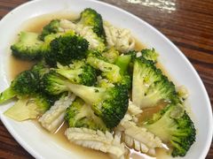 西兰花炒鲜鱿-甜甜屋(解放中路店)