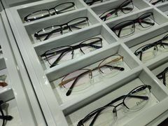 -臻美视爵眼镜·明月·依视路·蔡司折扣店(广渠门店)