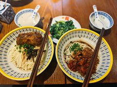 招牌辣肉干拌面-辣肉面大王(天平路店)